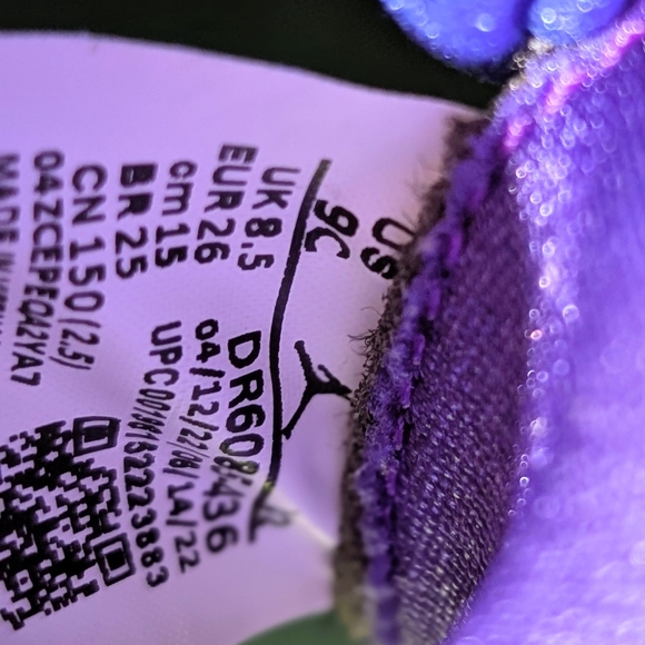 Jordan Kids Blue and Green Sneakers - Picture 3 of 3